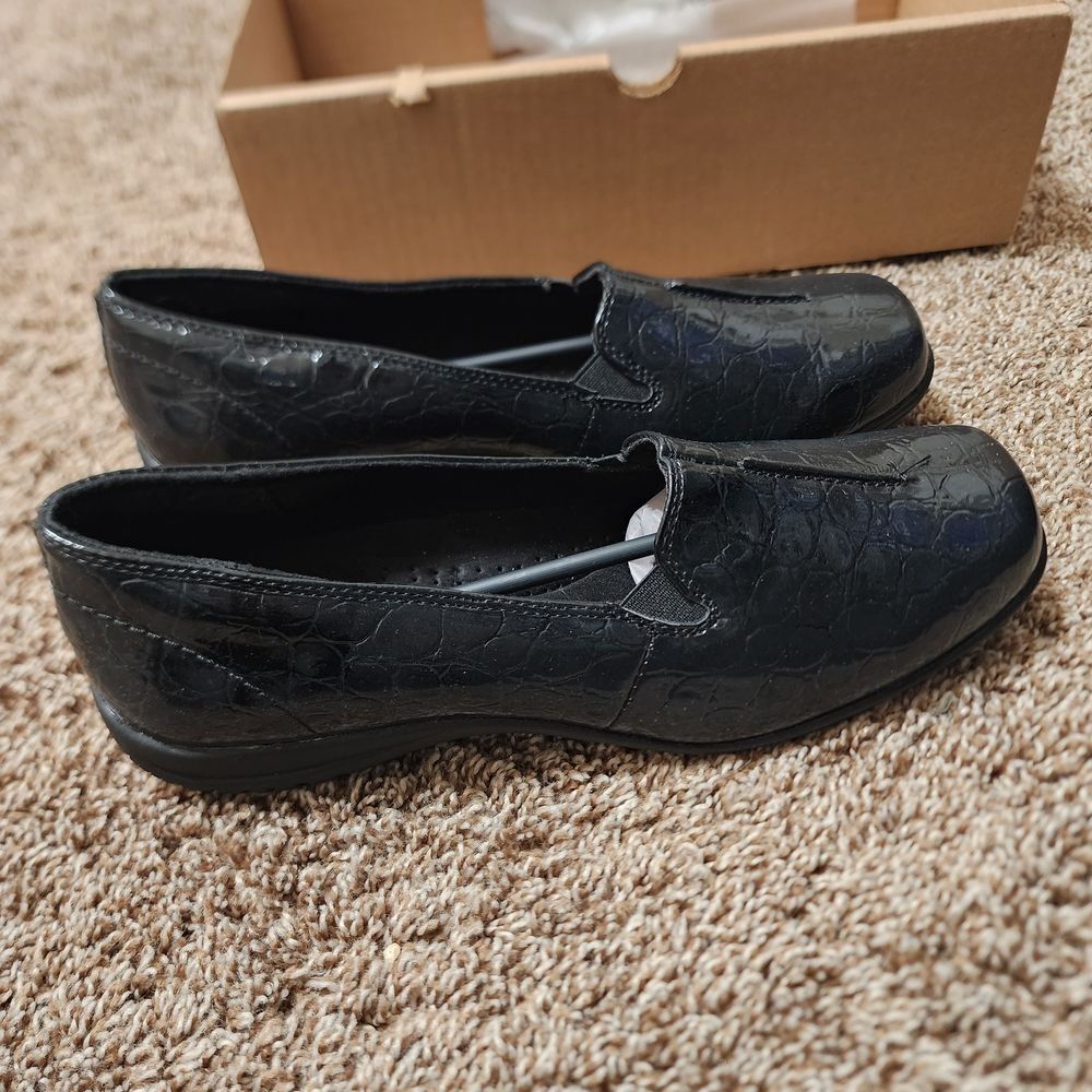 Easy Street Loafers for Women Size 9 NWT